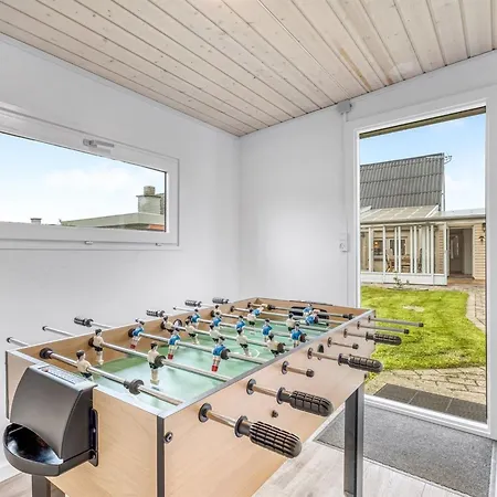 Anneke - 1-3km From The Sea By Interhome