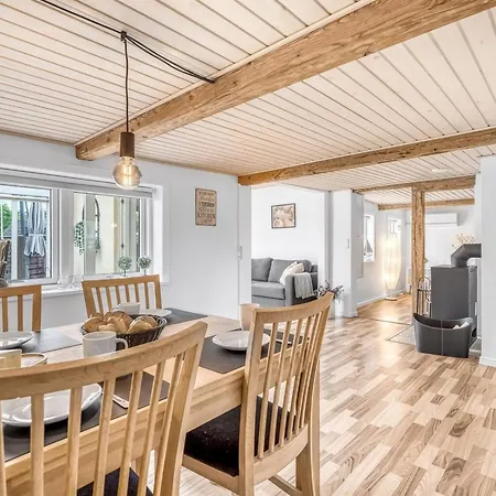 Anneke - 1-3km From The Sea By Interhome Nyaraló