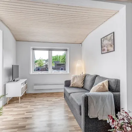 Anneke - 1-3km From The Sea By Interhome *