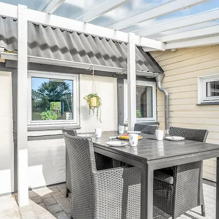 Anneke - 1-3km From The Sea By Interhome