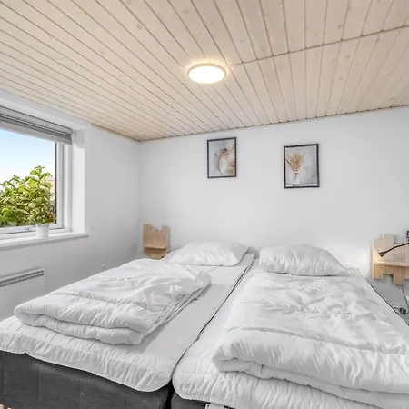 Anneke - 1-3km From The Sea By Interhome